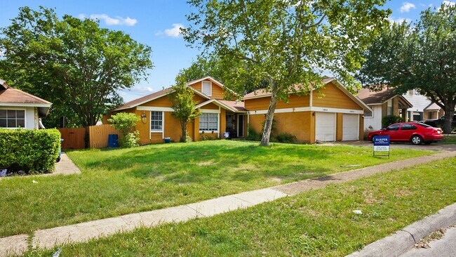 Building Photo - 3 Bedroom/2 Bath El Chapparal Subdivision