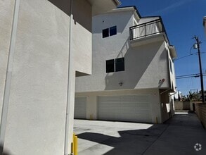 Building Photo - 11602 Valley View Ave