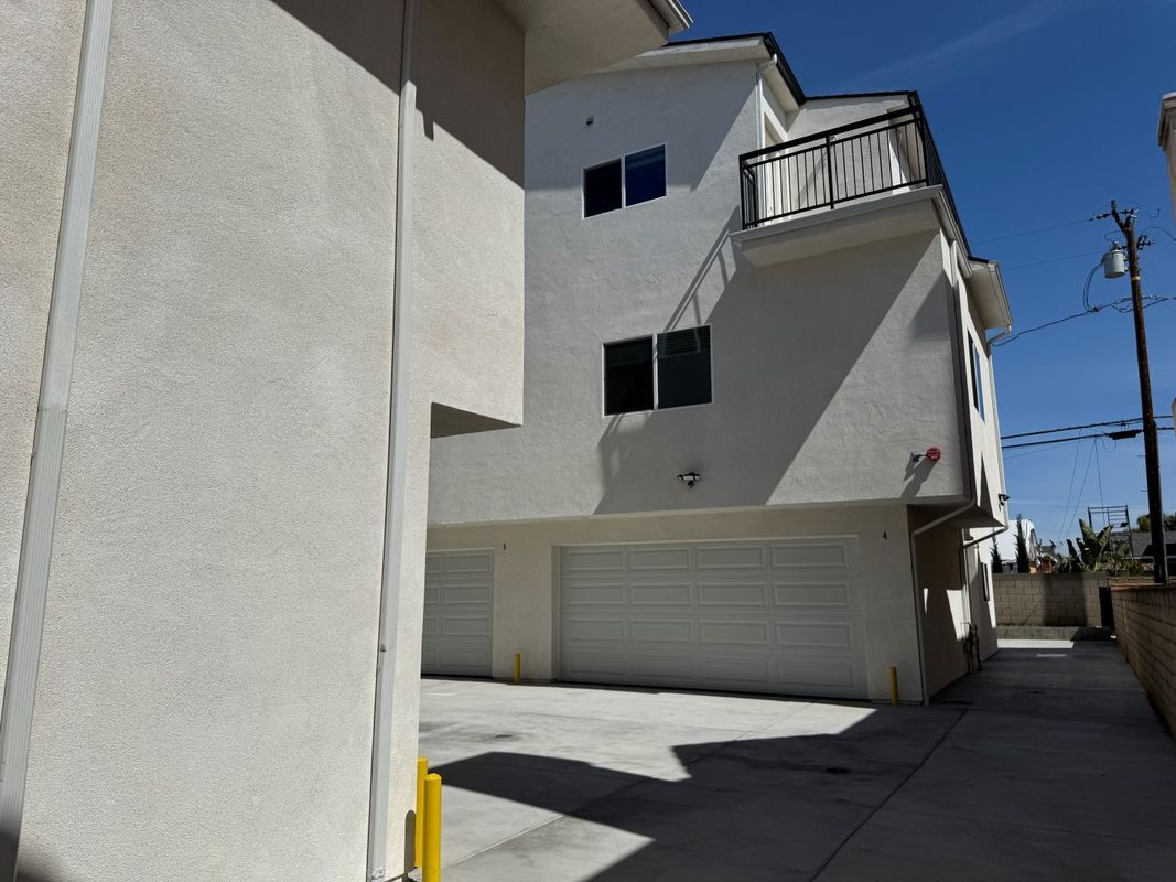 Foto principal - 11602 Valley View Ave