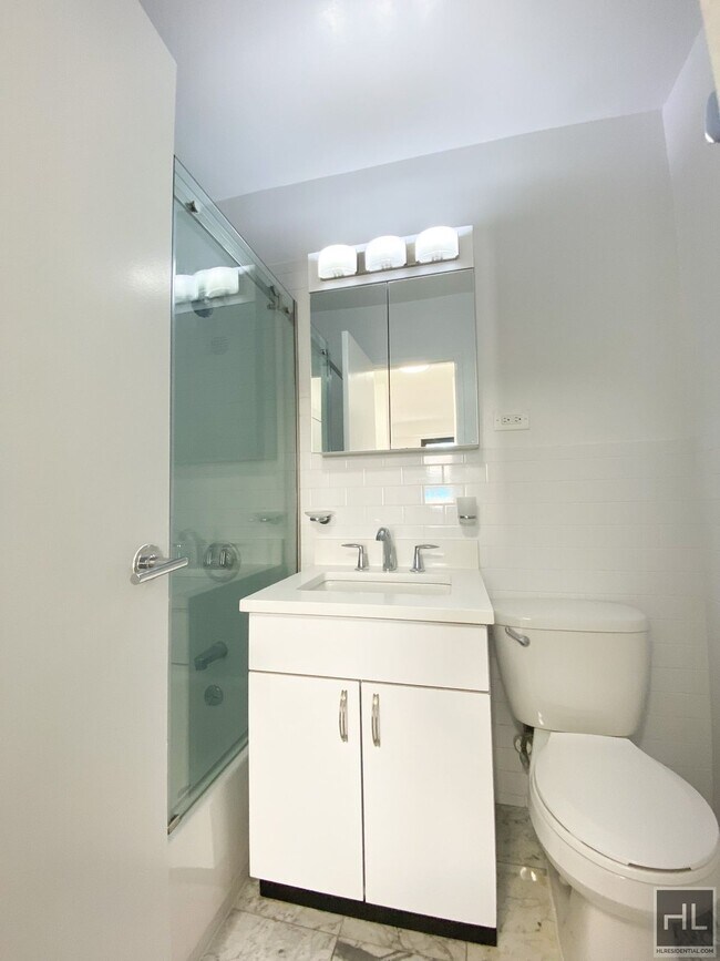 Building Photo - AMAZING STUDIO APARTMENT!! AMAZING DEAL! W...