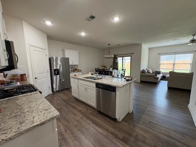 Building Photo - 270 Lilly Dr