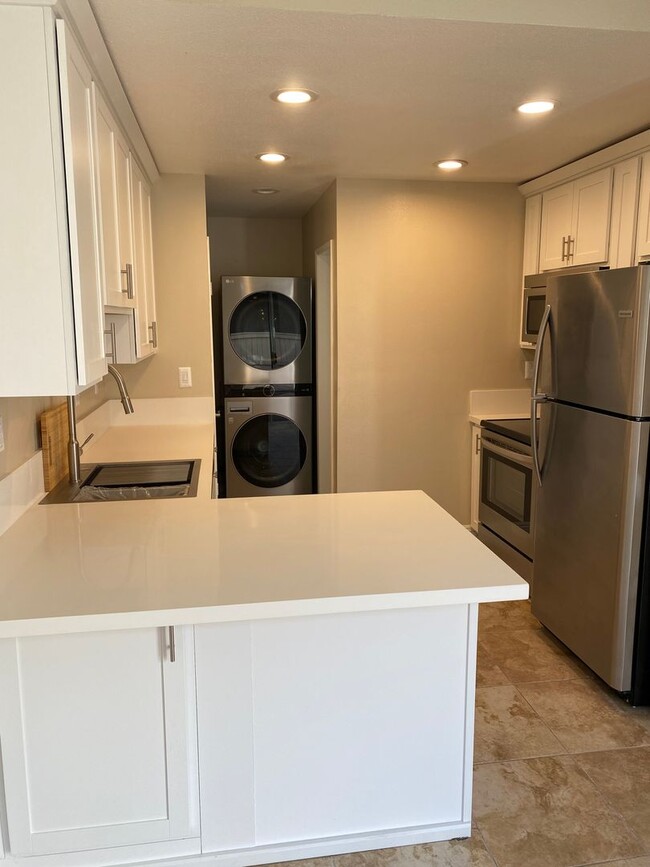 Building Photo - Remodeled 2-Story Townhome in RSM