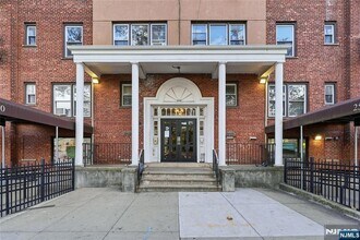 Building Photo - 2520 John F. Kennedy Blvd