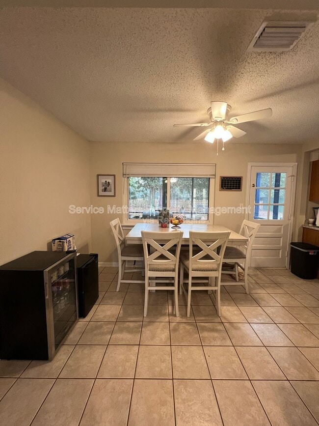 Foto del edificio - 303 Newcastle Dr