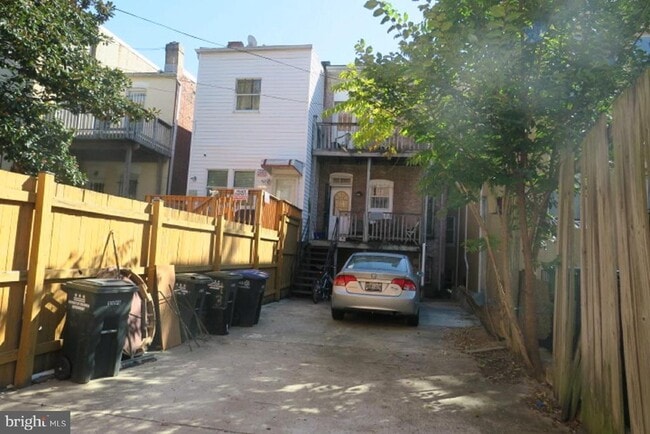 Foto del edificio - 1031 Park Rd NW