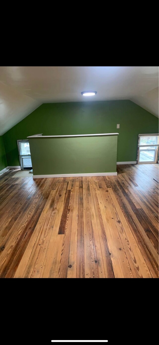Bonus room - 5234 Lincoln Hwy W