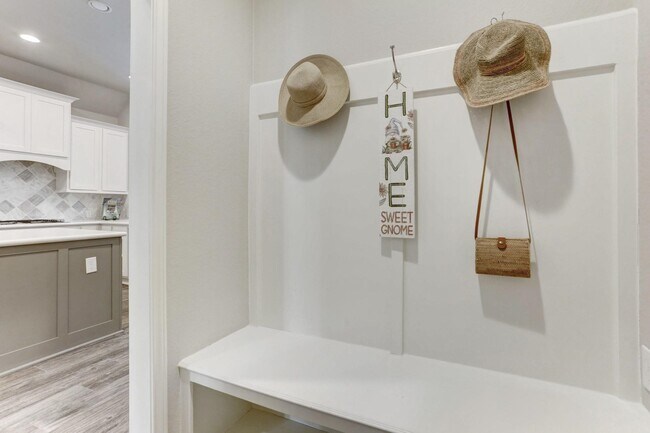 Foto del edificio - 8126 Silverspot Ln