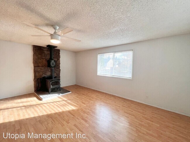 Foto del edificio - 3 br, 1 bath House - 1454 NW Fresno Ave