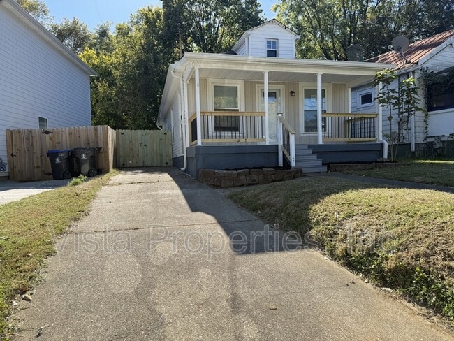 Photo - 538 University Ave House