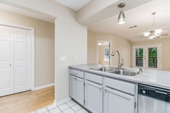 Building Photo - 2303 Shoal Creek Dr