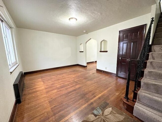 Foto del edificio - 246 E Meyers St