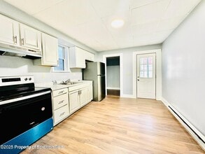 Building Photo - 7 Plum Pl