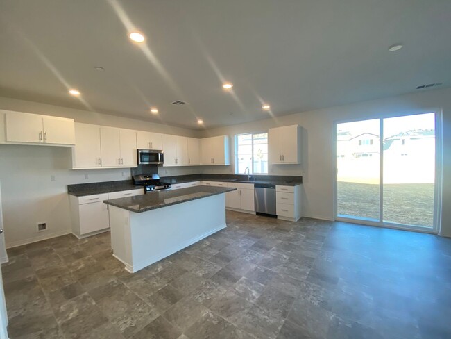 Building Photo - Like New Menifee 4 Bedroom Home