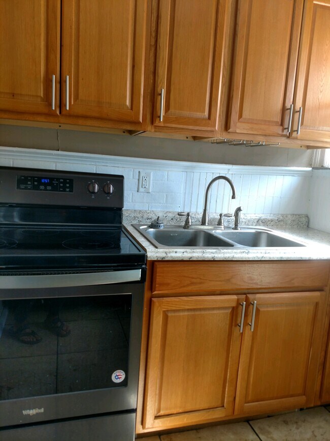 Kitchen - 132 Bowers Ave