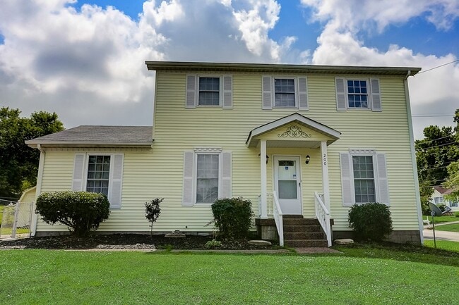 Photo - 200 Retreat Ct W House