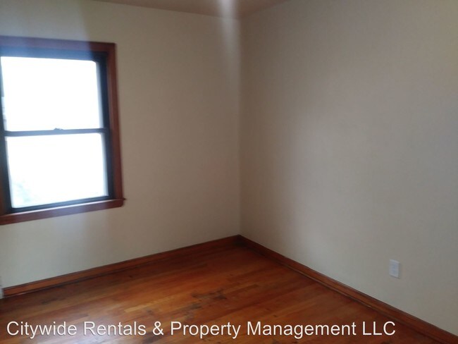 Building Photo - 2 br, 1 bath Apartment - 4612 N 46th St