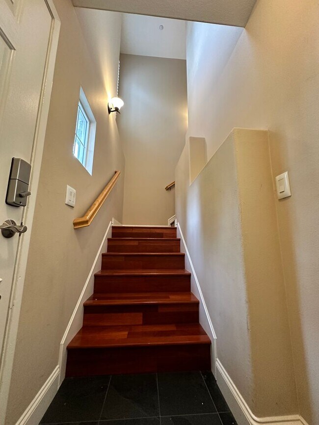 Foto del edificio - 1 Bedroom Condo for Lease in Northwood Pointe