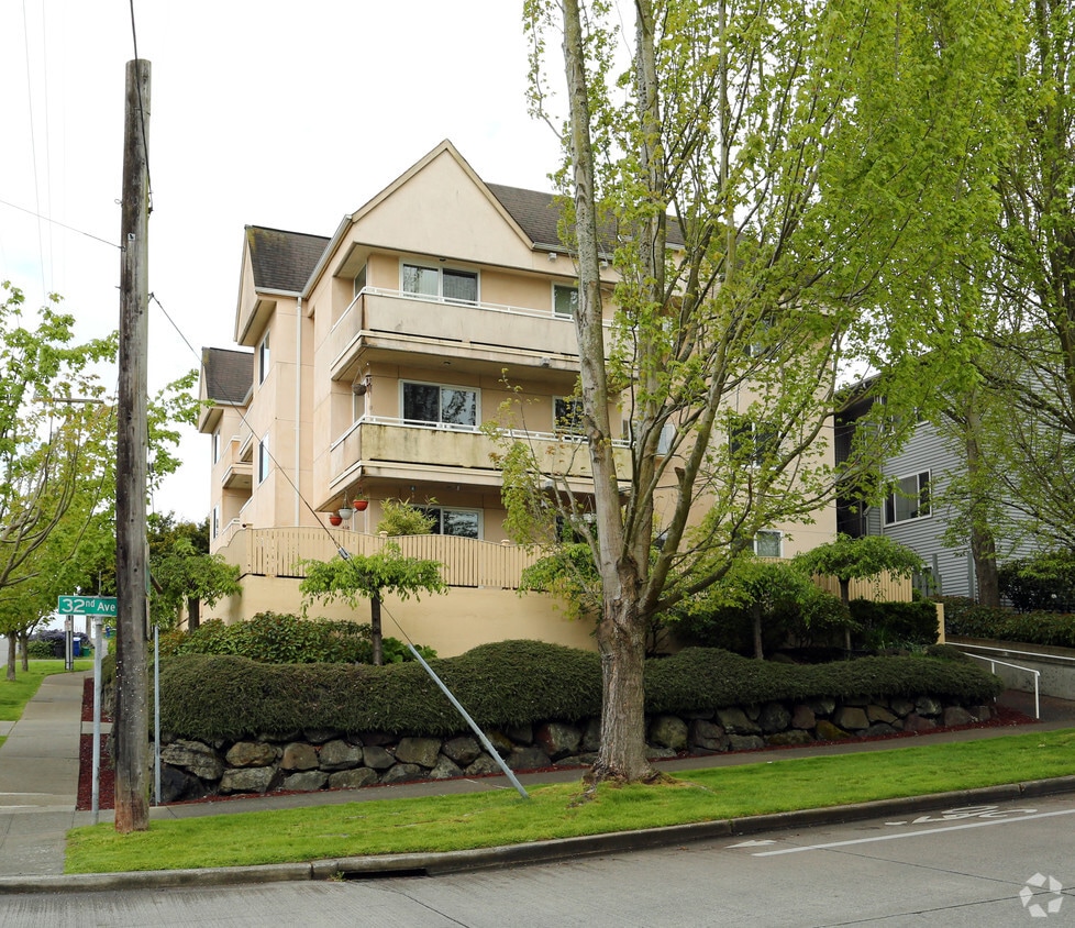 Building Photo - 5501 32nd Ave NW