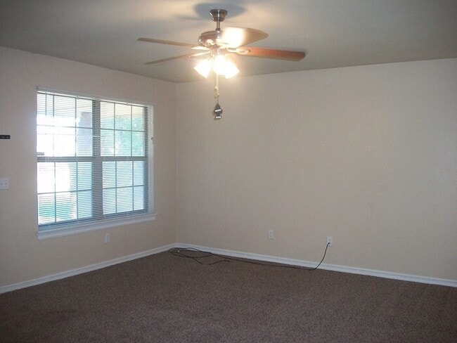 Building Photo - 3 Bed 2 Bath 2 Car Garage in College Park ...
