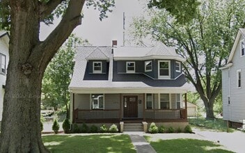Building Photo - 404 E Maywood Ave