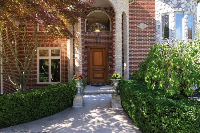 Foto del edificio - 833 Lakewood Dr