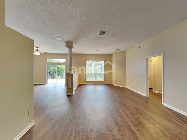 Building Photo - 2559 Coachman Lakes Dr