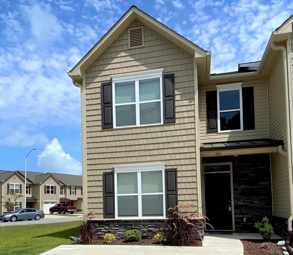 301 Glenellen Loop Rd, Midway Park, NC 28544 House Rental in Midway