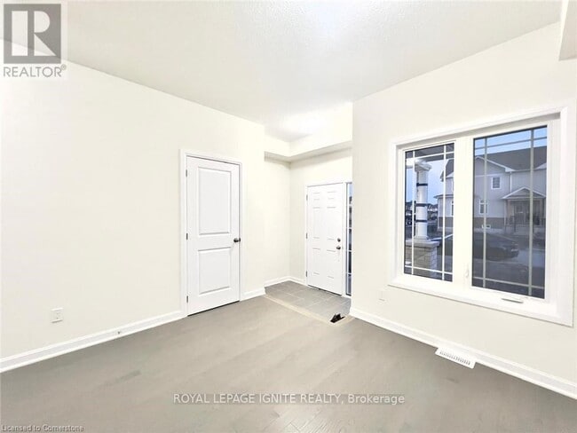 Building Photo - 94 Golf Links Dr