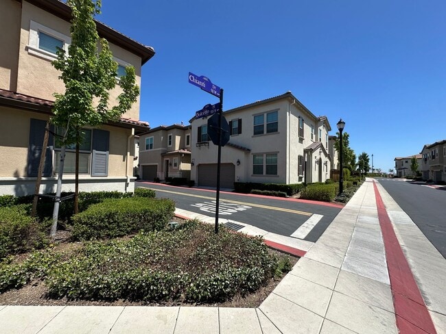 Building Photo - Beautiful 3 Bedroom, 2.5 Bath Mountain House Home.