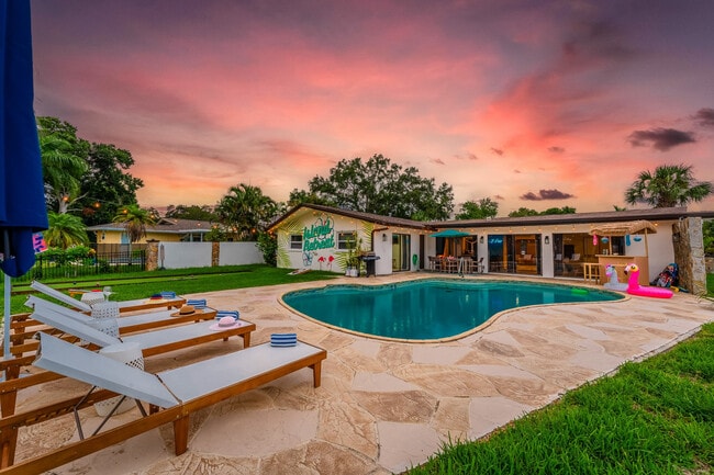 Building Photo - 5536 Island Ave