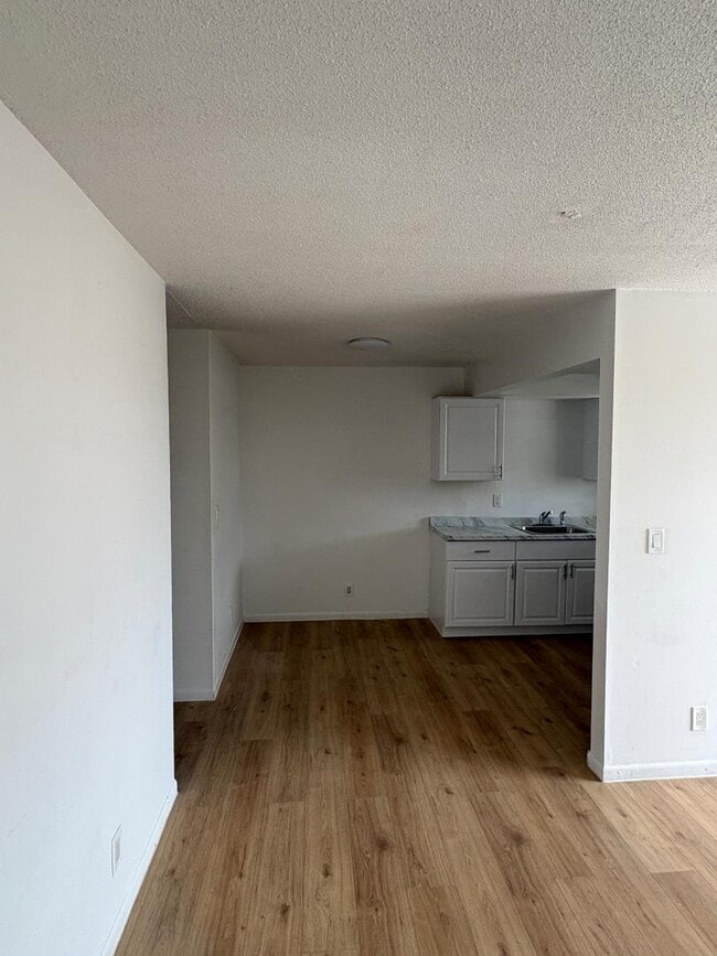 Building Photo - 1406 Barton Rd