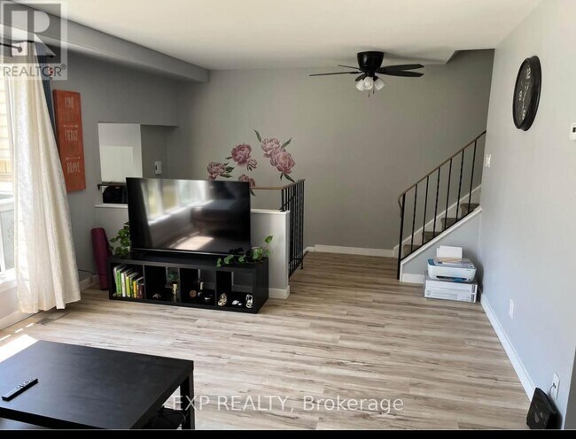 Photo du bâtiment - 135 Sonnet Crescent