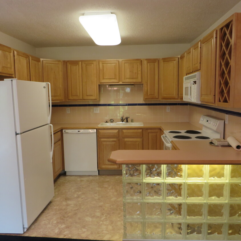 Primary Photo - 1425 S Puget Dr
