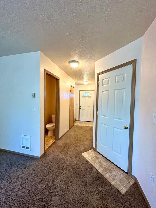 Building Photo - d21028