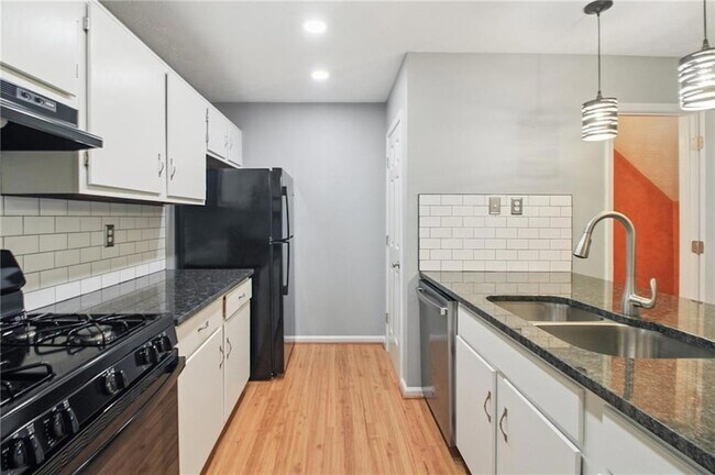 Foto del edificio - 1058 Mansfield Ct