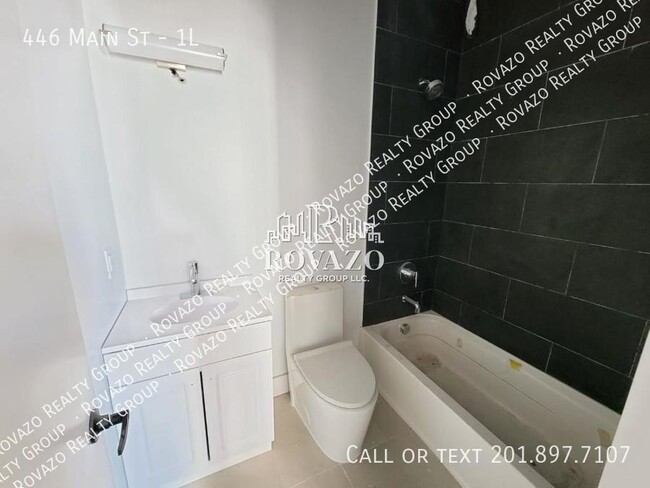 Foto del edificio - 446 Main St- 4 bedroom in East Orange
