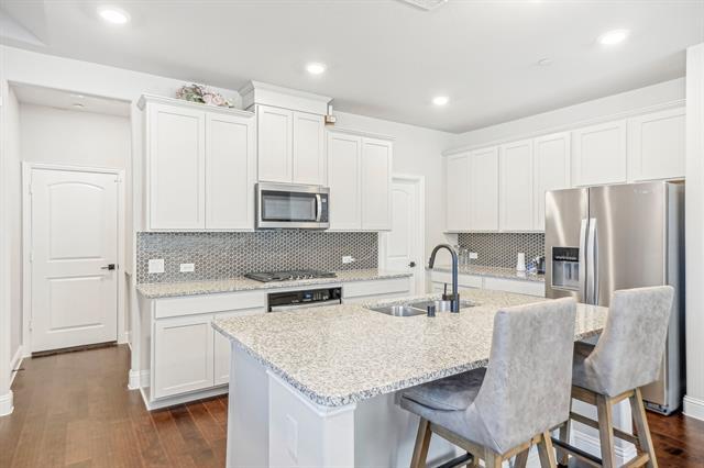 Building Photo - 373 Blackthorne Dr