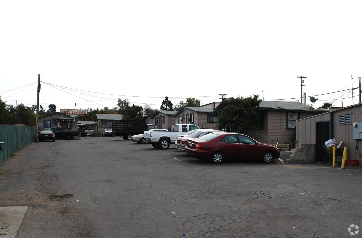 Building Photo - Rocky Peak Apartments