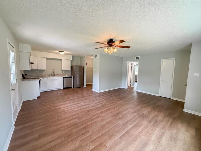 Foto del edificio - 8662 Maple St