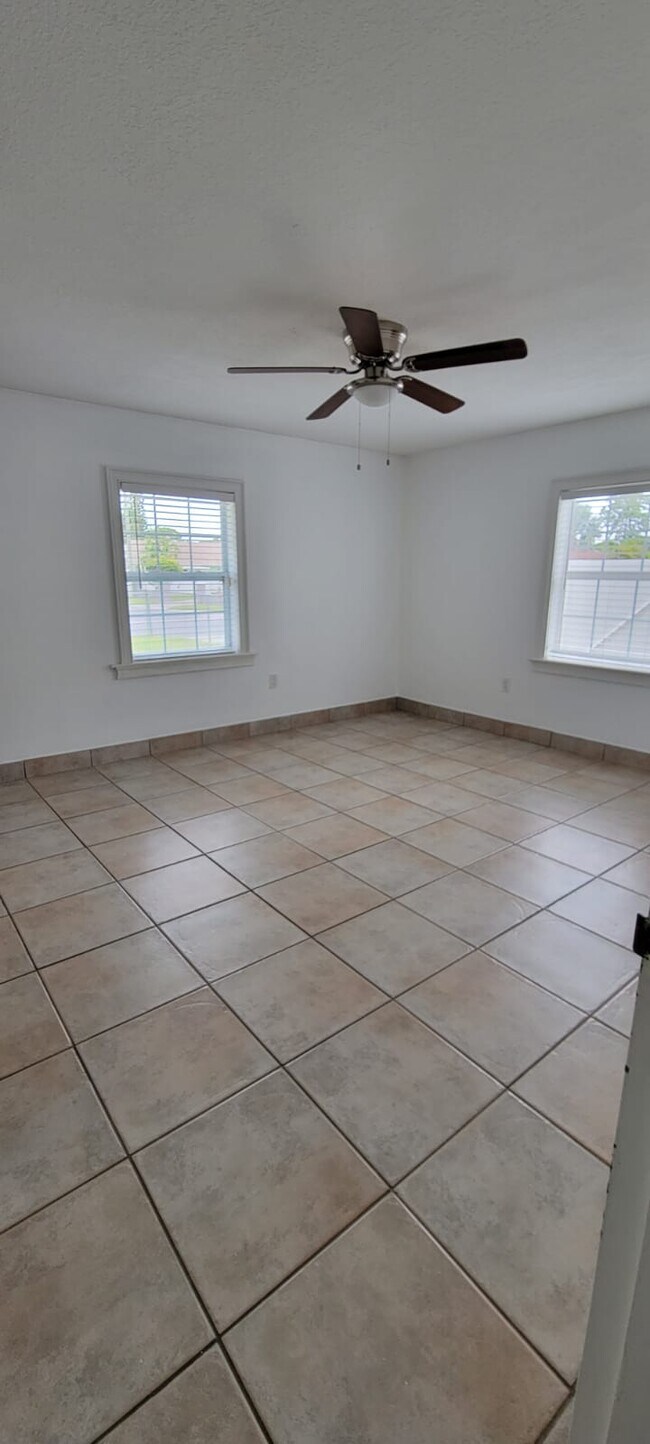 Foto del edificio - 7018 N Grady Ave