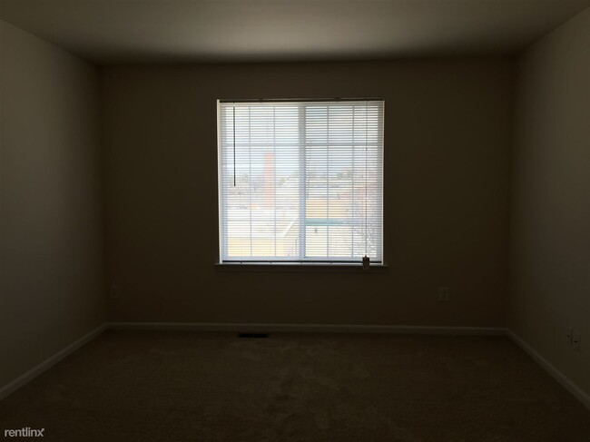 Building Photo - 2 br, 2.5 bath Condo - 35343 Forest St