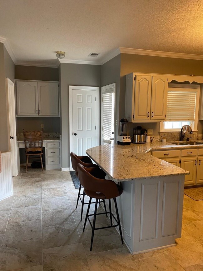 Building Photo - 728 Muirfield Cove
