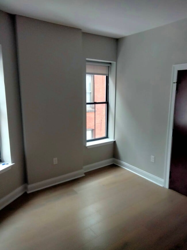 Building Photo - 22 Imlay St