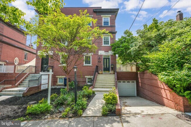 Building Photo - 1408 Foxhall Rd NW