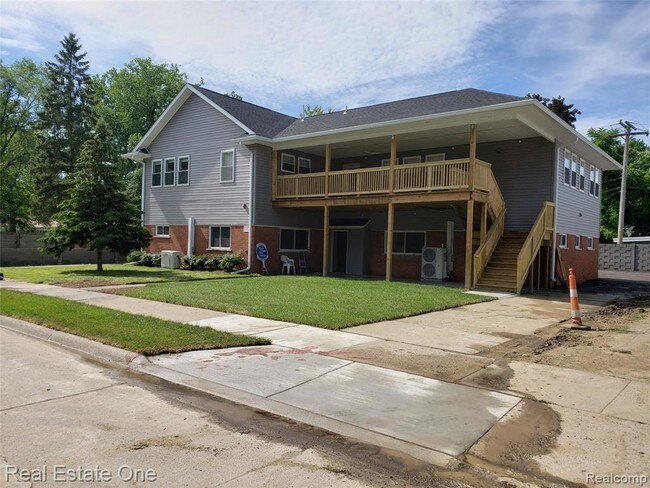 Building Photo - 318 Mary Ave
