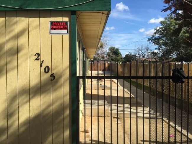 Building Photo - 2105 River Blvd