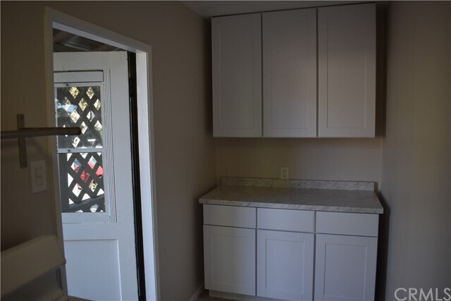 Foto del edificio - 677 N Rosemary Ln