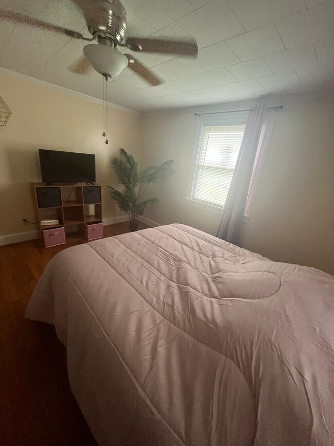 Bedroom - 465 Meadstown Rd