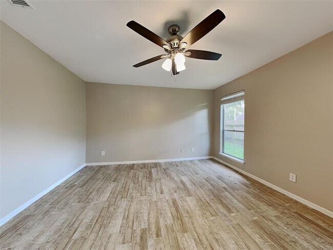 Building Photo - 807 Chateau Pl