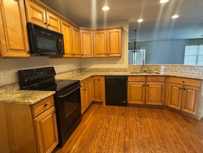 Building Photo - 401 Creekside Dr